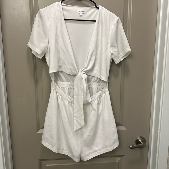 Superdown revolve cut out white romper - Picture 4 of 4